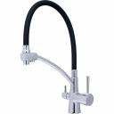 Кухонный смеситель Oasis L1014MGFB с рычажным управлением позволяет легко и быстро регулировать напор и температуру воды одной рукой, без лишних усилий. Корпус из латуни гарантирует долговечность и устойчивость к коррозии. Поворотный излив обеспечивает контроль над направлением струи, что делает процесс мытья посуды, продуктов и самой мойки особенно удобным. Для фильтрованной воды предусмотрено отдельное отверстие c собственной магистралью, нет необходимости монтировать отдельный кран. Практичность и долгий срок службы. Гибкая подводка с оплёткой из нержавеющей стали обеспечивает надёжность и простоту подключения. Встроенный аэратор снижает расход воды и предотвращает разбрызгивание. Присоединительный размер M32x1,5 соответствует стандартным требованиям по установке. В комплекте идёт всё необходимое для монтажа устройства. Кухонный смеситель Oasis L1014MGFB с рычажным управлением позволяет легко и быстро регулировать напор и температуру воды одной рукой, без лишних усилий. Корпус из латуни гарантирует долговечность и устойчивость к коррозии. Поворотный излив обеспечивает контроль над направлением струи, что делает процесс мытья посуды, продуктов и самой мойки особенно удобным. Для фильтрованной воды предусмотрено отдельное отверстие c собственной магистралью, нет необходимости монтировать отдельный кран. Практичность и долгий срок службы. Гибкая подводка с оплёткой из нержавеющей стали обеспечивает надёжность и простоту подключения. Встроенный аэратор снижает расход воды и предотвращает разбрызгивание. Присоединительный размер M32x1,5 соответствует стандартным требованиям по установке. В комплекте идёт всё необходимое для монтажа устройства.