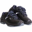 Полуботинки серии "SAVEL-ГЕРМЕС" предназначены для эксплуатации в летний и весенне-осенний периоды. Подошва этих полуботинок изготавливается методом прямого прилива полиуретана и термопластичного полиуретана к заготовке верха обуви, при производстве которой используется натуральная кожа толщиной 1,8–2,0 мм. Кожа применяется со специальным покрытием для защиты от ОПЗ, МВ, МВО. Подкладка в полуботинках серии "SAVEL-ГЕРМЕС" синего цвета и выполнена из нетканого материала (типика), который за счёт хорошей воздухопроницаемости обеспечивает комфортный микроклимат, быстро сохнет и имеет высокую степень устойчивости к истиранию. В носочной части стопы конструкция полуботинок оснащена металлическими подносками, предохраняющими ноги от удара и имеющими ударную прочность не менее 200 Дж, что регламентировано российскими и европейскими стандартами. Подошва двухслойная ПУ/ТПУ (устойчивая к воздействию химических факторов – нефти, нефтепродуктов, растворов кислот и щелочей концентрации до 20%). Литьевой метод крепления подошвы обеспечивает с верхом обуви единое целое, в результате достигается полная герметичность в месте литья. Такой метод является самым прочным и долговечным на сегодняшний день. Обувь серии "SAVEL-ГЕРМЕС" предназначена для работы в нефтегазовой, горнодобывающей, энергетической, химической промышленности, на транспорте, в агропромышленном комплексе и сервисных службах. Защитные свойства и соответствие ГОСТам указаны в сертификате. Полуботинки серии "SAVEL-ГЕРМЕС" предназначены для эксплуатации в летний и весенне-осенний периоды. Подошва этих полуботинок изготавливается методом прямого прилива полиуретана и термопластичного полиуретана к заготовке верха обуви, при производстве которой используется натуральная кожа толщиной 1,8–2,0 мм. Кожа применяется со специальным покрытием для защиты от ОПЗ, МВ, МВО. Подкладка в полуботинках серии "SAVEL-ГЕРМЕС" синего цвета и выполнена из нетканого материала (типика), который за счёт хорошей воздухопроницаемости обеспечивает комфортный микроклимат, быстро сохнет и имеет высокую степень устойчивости к истиранию. В носочной части стопы конструкция полуботинок оснащена металлическими подносками, предохраняющими ноги от удара и имеющими ударную прочность не менее 200 Дж, что регламентировано российскими и европейскими стандартами. Подошва двухслойная ПУ/ТПУ (устойчивая к воздействию химических факторов – нефти, нефтепродуктов, растворов кислот и щелочей концентрации до 20%). Литьевой метод крепления подошвы обеспечивает с верхом обуви единое целое, в результате достигается полная герметичность в месте литья. Такой метод является самым прочным и долговечным на сегодняшний день. Обувь серии "SAVEL-ГЕРМЕС" предназначена для работы в нефтегазовой, горнодобывающей, энергетической, химической промышленности, на транспорте, в агропромышленном комплексе и сервисных службах. Защитные свойства и соответствие ГОСТам указаны в сертификате.