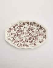 Блюдо сервировочное из фарфора с цветочным узором Блюдо сервировочное из фарфора с цветочным узором