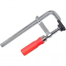 Столярная короткая F-образная струбцина DUEL 60x160 мм, 36201606 - эффективный инструмент с оптимизированной формой профиля. Благодаря этому достигается большой запас сил и равномерное распределение зажимного усилия Струбцина выполнена из стали - прочного и качественного материала, поэтому имеет долгий срок службы. Предназначена для столярных и слесарных работ при удержании и фиксации деталей в процессе их обработки. В комплекте пластиковые накладки для диликатных работ.Внимание! Изображение несёт ознакомительный характер, точные данные указаны в характеристиках! Столярная короткая F-образная струбцина DUEL 60x160 мм, 36201606 - эффективный инструмент с оптимизированной формой профиля. Благодаря этому достигается большой запас сил и равномерное распределение зажимного усилия Струбцина выполнена из стали - прочного и качественного материала, поэтому имеет долгий срок службы. Предназначена для столярных и слесарных работ при удержании и фиксации деталей в процессе их обработки. В комплекте пластиковые накладки для диликатных работ.Внимание! Изображение несёт ознакомительный характер, точные данные указаны в характеристиках!