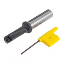 Сверло корпусное по металлу со сменными пластинами TCAP 12R 3D ACCKee. Многофункциональное сверло с сменной пластиной предназначено для сверления и растачивания отверстий. Оно отличается от обычных свёрл наличием одной большой пластины с режущей кромкой, которая перекрывает как центральную, так и периферийную части. Сверло корпусное по металлу со сменными пластинами TCAP 12R 3D ACCKee. Многофункциональное сверло с сменной пластиной предназначено для сверления и растачивания отверстий. Оно отличается от обычных свёрл наличием одной большой пластины с режущей кромкой, которая перекрывает как центральную, так и периферийную части.