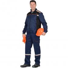 Куртка прямого силуэта, короткая, с воротником стойка, с центральной застёжкой на 1-замковую тесьму - "молнию", с подрезными бочками, с верхними и нижними карманами в швах, с притачным поясом регулирующимся по ширине при помощи хлястиков и кнопок. Рукава с манжетами на кнопках.Полукомбинезон с застёжкой гульфика и застёжкой в правом боковом шве на три петли и пуговицы, верхним накладным карманом и нижними внутренними боковыми карманами, с наколенниками, с накладным карманом на левом боковом шве с клапаном на кнопке с патой, с двумя задними и карманами для инструментов, по спинке вставлена резинка. Куртка прямого силуэта, короткая, с воротником стойка, с центральной застёжкой на 1-замковую тесьму - "молнию", с подрезными бочками, с верхними и нижними карманами в швах, с притачным поясом регулирующимся по ширине при помощи хлястиков и кнопок. Рукава с манжетами на кнопках.Полукомбинезон с застёжкой гульфика и застёжкой в правом боковом шве на три петли и пуговицы, верхним накладным карманом и нижними внутренними боковыми карманами, с наколенниками, с накладным карманом на левом боковом шве с клапаном на кнопке с патой, с двумя задними и карманами для инструментов, по спинке вставлена резинка.