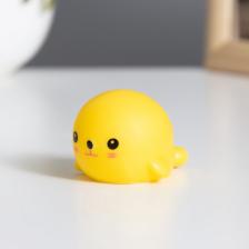 Фигурка светящаяся RISALUX «Стесняш», LED-ночник, 2 Вт, LR44, жёлтый, 4.5x5x4 см Фигурка светящаяся RISALUX «Стесняш», LED-ночник, 2 Вт, LR44, жёлтый, 4.5x5x4 см