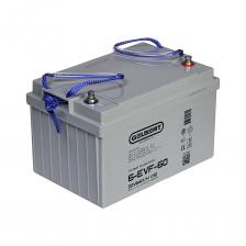 Gelbert 6-EVF-60– это необслуживаемая аккумуляторная батарея, изготовленная по технологии AGM с системой рекомбинации газов (VRLA). Батарея произведена с использованием технологии внутреннего формования. В её свинцовых пластинах, которые имеют увеличенную толщину по сравнению со стандартными аналогами, применяется экологичный запатентованный сплав, не содержащий кадмия и мышьяка. Сепаратор из плотного углеволокна пропитан электролитом, созданным по технологии NANO GEL. Электролит находится в сгущенном состоянии, что исключает утечки и необходимость долива воды на протяжении всего срока службы.Эксплуатация:Не допускайте разряда батареи более чем на 80% от её полной ёмкости. Чем чаще вы заряжаете аккумулятор после использования, тем лучше. Даже если за день вы использовали только 20% ёмкости, поставьте батарею на зарядку и зарядите её полностью (до 100%).Аккумулятор не терпит частичной подзарядки. Если батарея поставлена на зарядку, она должна быть заряжена полностью.Используйте только оригинальное зарядное устройство или проверенное устройство заводского изготовления, соответствующее характеристикам батареи. Зарядное устройство должно быть:Импульсным;Полностью автоматическим;С функцией десульфатации пластин;Предназначенным специально для тяговых аккумуляторных батарей.Если батарея долго находилась или эксплуатировалась при низкой температуре, перед зарядкой выдержите её при комнатной температуре не менее 3 часов.Не заряжайте батарею при температуре электролита выше 50°С. Gelbert 6-EVF-60– это необслуживаемая аккумуляторная батарея, изготовленная по технологии AGM с системой рекомбинации газов (VRLA). Батарея произведена с использованием технологии внутреннего формования. В её свинцовых пластинах, которые имеют увеличенную толщину по сравнению со стандартными аналогами, применяется экологичный запатентованный сплав, не содержащий кадмия и мышьяка. Сепаратор из плотного углеволокна пропитан электролитом, созданным по технологии NANO GEL. Электролит находится в сгущенном состоянии, что исключает утечки и необходимость долива воды на протяжении всего срока службы.Эксплуатация:Не допускайте разряда батареи более чем на 80% от её полной ёмкости. Чем чаще вы заряжаете аккумулятор после использования, тем лучше. Даже если за день вы использовали только 20% ёмкости, поставьте батарею на зарядку и зарядите её полностью (до 100%).Аккумулятор не терпит частичной подзарядки. Если батарея поставлена на зарядку, она должна быть заряжена полностью.Используйте только оригинальное зарядное устройство или проверенное устройство заводского изготовления, соответствующее характеристикам батареи. Зарядное устройство должно быть:Импульсным;Полностью автоматическим;С функцией десульфатации пластин;Предназначенным специально для тяговых аккумуляторных батарей.Если батарея долго находилась или эксплуатировалась при низкой температуре, перед зарядкой выдержите её при комнатной температуре не менее 3 часов.Не заряжайте батарею при температуре электролита выше 50°С.