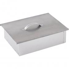 Коптильня идеально подходит для копчения рыбы, мяса и овощей. Позволяет за один раз приготовить щедрую порцию ароматных деликатесов.Модель размером 350х260х100 мм оснащена одним ярусом и решёткой, что позволяет быстро приготовить ароматные копчёности для семейного ужина или небольшой компании.Герметичная крышка с ручкой удерживает тепло и дым, обеспечивая равномерное копчение.Корпус из металла устойчив к деформации и выдерживает высокие температуры.Упаковка – прочный гофрокороб для удобства хранения и транспортировки. Коптильня идеально подходит для копчения рыбы, мяса и овощей. Позволяет за один раз приготовить щедрую порцию ароматных деликатесов.Модель размером 350х260х100 мм оснащена одним ярусом и решёткой, что позволяет быстро приготовить ароматные копчёности для семейного ужина или небольшой компании.Герметичная крышка с ручкой удерживает тепло и дым, обеспечивая равномерное копчение.Корпус из металла устойчив к деформации и выдерживает высокие температуры.Упаковка – прочный гофрокороб для удобства хранения и транспортировки.