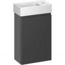 ОПТИМАЛЬНОЕ ИСПОЛЬЗОВАНИЕ НЕБОЛЬШОГО ПРОСТРАНСТВА Настенная тумба с право- или левосторонней раковиной является емким местом для хранения текстиля, моющих и гигиенических средств. Благодаря подвесной конструкции вокруг остается достаточно места, что облегчает уборку. Фурнитура Hettich с доводчиком обеспечивает плавное и бесшумное закрытие дверцы. УДОБНАЯ ЕЖЕДНЕВНАЯ ЭКСПЛУАТАЦИЯ Короткий размах дверцы позволяет не касаться пользователя или расположенных рядом предметов. Регулируемая полка и рациональное планирование пространства. Крепления выдерживают нагрузку до 100 кг. ВЛАГОСТОЙКАЯ МЕБЕЛЬ С ЛАМИНИРОВАННОЙ ПОВЕРХНОСТЬЮ Основа тумбы – импрегнированная плита МДФ, пропитанная спецсоставом для защиты от влаги, перепадов температур, плесени. Нанесение лака и покрытия TotalCover® предотвращает разбухание мебели. Распил, раскрой, кромление происходит на лазерном оборудовании, обеспечивает точность с отклонением не более +/- 0,1 мм. Мини-раковина с глянцевым покрытием, на бортике которой расположено стандартное отверстие под смеситель и остается место для гигиенических средств. ПРОСТОЙ И НАДЕЖНЫЙ ПОДВЕСНОЙ МОНТАЖ Тумба поставляется в собранном виде, соответствует требованиям ISO, техстандартам и санитарно-гигиеническим нормам. Усовершенствованная система демпфирования Silent System интегрирована в консоль петли Hettich и отрегулирована, обеспечивает плавное открытие и бесшумное закрытие дверцы, плотное ее прилегание к каркасу. ОПТИМАЛЬНОЕ ИСПОЛЬЗОВАНИЕ НЕБОЛЬШОГО ПРОСТРАНСТВА Настенная тумба с право- или левосторонней раковиной является емким местом для хранения текстиля, моющих и гигиенических средств. Благодаря подвесной конструкции вокруг остается достаточно места, что облегчает уборку. Фурнитура Hettich с доводчиком обеспечивает плавное и бесшумное закрытие дверцы. УДОБНАЯ ЕЖЕДНЕВНАЯ ЭКСПЛУАТАЦИЯ Короткий размах дверцы позволяет не касаться пользователя или расположенных рядом предметов. Регулируемая полка и рациональное планирование пространства. Крепления выдерживают нагрузку до 100 кг. ВЛАГОСТОЙКАЯ МЕБЕЛЬ С ЛАМИНИРОВАННОЙ ПОВЕРХНОСТЬЮ Основа тумбы – импрегнированная плита МДФ, пропитанная спецсоставом для защиты от влаги, перепадов температур, плесени. Нанесение лака и покрытия TotalCover® предотвращает разбухание мебели. Распил, раскрой, кромление происходит на лазерном оборудовании, обеспечивает точность с отклонением не более +/- 0,1 мм. Мини-раковина с глянцевым покрытием, на бортике которой расположено стандартное отверстие под смеситель и остается место для гигиенических средств. ПРОСТОЙ И НАДЕЖНЫЙ ПОДВЕСНОЙ МОНТАЖ Тумба поставляется в собранном виде, соответствует требованиям ISO, техстандартам и санитарно-гигиеническим нормам. Усовершенствованная система демпфирования Silent System интегрирована в консоль петли Hettich и отрегулирована, обеспечивает плавное открытие и бесшумное закрытие дверцы, плотное ее прилегание к каркасу.