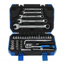 Набор профессионального инструмента РОКОТ в кейсе включает 40 предметов и предназначен для монтажа и демонтажа резьбовых соединений. В комплекте имеются разные типы отверток с держателями для бит, трещоточный ключ, адаптеры для бит, головки и биты разных размеров. Все металлические элементы выполнены из высококачественной хромванадиевой стали, устойчивой к износу и коррозии. Набор может стать отличным подарком для мастера. Набор профессионального инструмента РОКОТ в кейсе включает 40 предметов и предназначен для монтажа и демонтажа резьбовых соединений. В комплекте имеются разные типы отверток с держателями для бит, трещоточный ключ, адаптеры для бит, головки и биты разных размеров. Все металлические элементы выполнены из высококачественной хромванадиевой стали, устойчивой к износу и коррозии. Набор может стать отличным подарком для мастера.