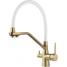 Кухонный смеситель Maretti Eleganza GOLD ENG31RGF13 в современном цвете "золотой сатин" (матовое полированное золото) — это воплощение современного стиля и функциональности. Его округлые формы и элегантный дизайн гармонично впишутся в любой кухонный интерьер, добавляя ему изысканности и утонченности. Изготовленный из прочной латуни, этот смеситель отличается высокой прочностью и долговечностью. Керамический картридж и рычажное управление обеспечивают плавный и точный контроль над потоком воды, а гибкий поворотный излив из силикона с аэратором способствует экономии воды и созданию мягкой, комфортной струи. Особенностью смесителя является возможность подключения фильтра для воды через дополнительный независимый излив, который также служит держателем для гибкого излива, когда тот не используется. Это делает использование смесителя еще более удобным и функциональным. Монтаж осуществляется при помощи гайки, а в комплекте идет гибкая подводка длиной 60 см со стандартом подключения 1/2", что облегчает установку. Кухонный смеситель Maretti Eleganza GOLD ENG31RGF13 в современном цвете "золотой сатин" (матовое полированное золото) — это воплощение современного стиля и функциональности. Его округлые формы и элегантный дизайн гармонично впишутся в любой кухонный интерьер, добавляя ему изысканности и утонченности. Изготовленный из прочной латуни, этот смеситель отличается высокой прочностью и долговечностью. Керамический картридж и рычажное управление обеспечивают плавный и точный контроль над потоком воды, а гибкий поворотный излив из силикона с аэратором способствует экономии воды и созданию мягкой, комфортной струи. Особенностью смесителя является возможность подключения фильтра для воды через дополнительный независимый излив, который также служит держателем для гибкого излива, когда тот не используется. Это делает использование смесителя еще более удобным и функциональным. Монтаж осуществляется при помощи гайки, а в комплекте идет гибкая подводка длиной 60 см со стандартом подключения 1/2", что облегчает установку.