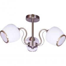 Люстра ЭкономСвет классическая 12133/3AB WT представляет собой стильное решение для освещения интерьера. Она выполнена в классическом стиле с использованием античной бронзы, что придаёт ей элегантный и утончённый вид. Люстра оснащена тремя лампами с цоколем E27, что позволяет использовать различные типы ламп: накаливания, светодиодные или люминесцентные. Это обеспечивает гибкость в выборе источников света в зависимости от предпочтений. Мощность каждой лампочки составляет 40 Вт, а общая мощность светильника достигает 120 Вт, что позволяет эффективно освещать площадь до 7 квадратных метров. Люстра крепится с помощью планки, что обеспечивает надёжность и устойчивость конструкции. Матовые стеклянные плафоны белого цвета равномерно распределяют свет, создавая комфортную атмосферу в помещении. Люстра ЭкономСвет классическая 12133/3AB WT представляет собой стильное решение для освещения интерьера. Она выполнена в классическом стиле с использованием античной бронзы, что придаёт ей элегантный и утончённый вид. Люстра оснащена тремя лампами с цоколем E27, что позволяет использовать различные типы ламп: накаливания, светодиодные или люминесцентные. Это обеспечивает гибкость в выборе источников света в зависимости от предпочтений. Мощность каждой лампочки составляет 40 Вт, а общая мощность светильника достигает 120 Вт, что позволяет эффективно освещать площадь до 7 квадратных метров. Люстра крепится с помощью планки, что обеспечивает надёжность и устойчивость конструкции. Матовые стеклянные плафоны белого цвета равномерно распределяют свет, создавая комфортную атмосферу в помещении.