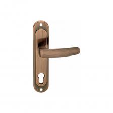 Ручка на планке 55.325 ab (под цилиндр) (бронза) выполнена из алюминиевого сплава. Толщина основания: 10 мм. Ручка обладает насыщенным цветом и прочной конструкцией установки ручки, которая обеспечит долговечное использование ручки. Защелкой или замком не комплектуется. Толщина двери: от 35 – до 85 мм. Комплект: две ручки на одно дверное полотно, монтажный комплект, соединительный квадрат (8мм*8мм*130 мм). Ручка стационарная, нажимная. Цвет: AB (бронза). Ручка на планке 55.325 ab (под цилиндр) (бронза) выполнена из алюминиевого сплава. Толщина основания: 10 мм. Ручка обладает насыщенным цветом и прочной конструкцией установки ручки, которая обеспечит долговечное использование ручки. Защелкой или замком не комплектуется. Толщина двери: от 35 – до 85 мм. Комплект: две ручки на одно дверное полотно, монтажный комплект, соединительный квадрат (8мм*8мм*130 мм). Ручка стационарная, нажимная. Цвет: AB (бронза).