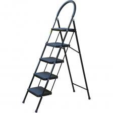 Стремянка-стул Variant с широкими ступенями 4805 представляет собой надежное и удобное решение для бытовых нужд. Изготовленная из прочной стали, она обеспечивает максимальную рабочую нагрузку до 150 кг, что делает её безопасной для использования в различных условиях. С рабочей высотой до 3,29 м и высотой площадки 1,19 м, она позволяет легко добраться до высоких мест в доме или на даче. Широкие ступени обеспечивают комфорт и устойчивость при подъеме и спуске, что особенно важно для длительных работ. Общая высота стремянки составляет 1790 мм, а ширина лестницы — 440 мм, что делает её компактной и удобной для хранения. Весит она всего 10 кг, что облегчает её транспортировку и перемещение. Стремянка-стул Variant идеально подходит для использования в домашних условиях, обеспечивая безопасность и удобство при выполнении различных задач. Стремянка-стул Variant с широкими ступенями 4805 представляет собой надежное и удобное решение для бытовых нужд. Изготовленная из прочной стали, она обеспечивает максимальную рабочую нагрузку до 150 кг, что делает её безопасной для использования в различных условиях. С рабочей высотой до 3,29 м и высотой площадки 1,19 м, она позволяет легко добраться до высоких мест в доме или на даче. Широкие ступени обеспечивают комфорт и устойчивость при подъеме и спуске, что особенно важно для длительных работ. Общая высота стремянки составляет 1790 мм, а ширина лестницы — 440 мм, что делает её компактной и удобной для хранения. Весит она всего 10 кг, что облегчает её транспортировку и перемещение. Стремянка-стул Variant идеально подходит для использования в домашних условиях, обеспечивая безопасность и удобство при выполнении различных задач.