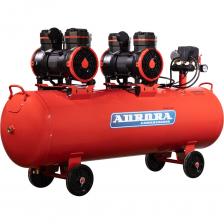 PASSAT BLACK– это серия поршневых безмасляных компрессоров, сочетающих в себе низкий уровень шума и высокую производительность. Эти «сухие» компрессоры идеально подходят для использования в быту, небольших мастерских, а также в медицинской и пищевой промышленности. Сбалансированная конструкция с парными блоками цилиндров, установленными по обеим сторонам электродвигателя, обеспечивает минимальный уровень вибрации и шума.PASSAT-120 BLACK– самая мощная модель в линейке однофазных компрессоров, оснащённая функцией задержки запуска «голов». Плавный старт снижает нагрузку на электросеть и позволяет запускать компрессор даже при высоком давлении в ресивере.В конструкции поршневых групп компрессоровPASSAT BLACKиспользуются тефлоновые поршневые кольца, которые отличаются низким коэффициентом трения и высокой износостойкостью. Это обеспечивает стабильно низкую температуру компрессорной «головы», что продлевает срок службы трущихся деталей и повышает безопасность оператора. Компрессоры серииPASSAT Blackспособны работать без перерывов в течение всего рабочего дня. Согласно лабораторным испытаниям, образцы, проработавшие 800 часов при давлении 6 Бар, не показали признаков износа поршневых колец. Производитель рекомендует проводить плановое техническое обслуживание с оценкой состояния и возможной заменой тефлоновых уплотнителей через 1200 часов работы, при этом не требуется соблюдение цикличного режима эксплуатации. PASSAT BLACK– это серия поршневых безмасляных компрессоров, сочетающих в себе низкий уровень шума и высокую производительность. Эти «сухие» компрессоры идеально подходят для использования в быту, небольших мастерских, а также в медицинской и пищевой промышленности. Сбалансированная конструкция с парными блоками цилиндров, установленными по обеим сторонам электродвигателя, обеспечивает минимальный уровень вибрации и шума.PASSAT-120 BLACK– самая мощная модель в линейке однофазных компрессоров, оснащённая функцией задержки запуска «голов». Плавный старт снижает нагрузку на электросеть и позволяет запускать компрессор даже при высоком давлении в ресивере.В конструкции поршневых групп компрессоровPASSAT BLACKиспользуются тефлоновые поршневые кольца, которые отличаются низким коэффициентом трения и высокой износостойкостью. Это обеспечивает стабильно низкую температуру компрессорной «головы», что продлевает срок службы трущихся деталей и повышает безопасность оператора. Компрессоры серииPASSAT Blackспособны работать без перерывов в течение всего рабочего дня. Согласно лабораторным испытаниям, образцы, проработавшие 800 часов при давлении 6 Бар, не показали признаков износа поршневых колец. Производитель рекомендует проводить плановое техническое обслуживание с оценкой состояния и возможной заменой тефлоновых уплотнителей через 1200 часов работы, при этом не требуется соблюдение цикличного режима эксплуатации.