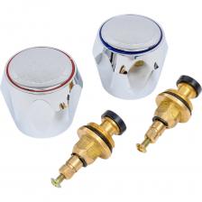 Набор из двух резиновых кран-букс с круглыми маховиками в комплекте, для холодной и горячей воды, в цвете хром, упакованные в скин упаковку. Набор из двух резиновых кран-букс с круглыми маховиками в комплекте, для холодной и горячей воды, в цвете хром, упакованные в скин упаковку.