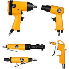 Набор пневмоинструмента и аксессуаров, состоящий из 61 предмета, предназначен для решения широкого спектра задач в бытовых условиях. Пневматическая шлифовальная машина с частотой вращения 23 000 об/мин обеспечивает высокую производительность при обработке поверхностей, а компактный размер цанги (3 мм) позволяет работать в труднодоступных зонах. Её расход воздуха 113 л/мин и давление 6 атм гарантируют стабильную работу, а резьбовое соединение упрощает подключение к компрессору. Для крепежных операций в наборе представлены пневматический гайковерт и трещотка. Гайковерт с максимальным крутящим моментом 312 Нм и оборотами 7000 об/мин подходит для работы с крупными болтами, а трещотка с моментом 81 Нм и универсальным креплением (3/8” и 1/2”) обеспечивает гибкость при использовании различных насадок. Оба инструмента рассчитаны на давление 6 атм, что соответствует стандартным бытовым компрессорам, а их расход воздуха (142 л/мин и 113 л/мин соответственно) оптимизирован для экономии ресурсов. Пневматический молот с частотой ударов 4500 уд/мин и хвостовиком 10.2 мм дополняет комплект, позволяя выполнять демонтажные работы без излишней физической нагрузки. Все инструменты в наборе имеют унифицированные параметры подключения: диаметр воздушного штуцера 1/4” и резьбовое соединение. Это упрощает их совместное использование с одним компрессором, исключая необходимость в дополнительных переходниках. Набор пневмоинструмента и аксессуаров, состоящий из 61 предмета, предназначен для решения широкого спектра задач в бытовых условиях. Пневматическая шлифовальная машина с частотой вращения 23 000 об/мин обеспечивает высокую производительность при обработке поверхностей, а компактный размер цанги (3 мм) позволяет работать в труднодоступных зонах. Её расход воздуха 113 л/мин и давление 6 атм гарантируют стабильную работу, а резьбовое соединение упрощает подключение к компрессору. Для крепежных операций в наборе представлены пневматический гайковерт и трещотка. Гайковерт с максимальным крутящим моментом 312 Нм и оборотами 7000 об/мин подходит для работы с крупными болтами, а трещотка с моментом 81 Нм и универсальным креплением (3/8” и 1/2”) обеспечивает гибкость при использовании различных насадок. Оба инструмента рассчитаны на давление 6 атм, что соответствует стандартным бытовым компрессорам, а их расход воздуха (142 л/мин и 113 л/мин соответственно) оптимизирован для экономии ресурсов. Пневматический молот с частотой ударов 4500 уд/мин и хвостовиком 10.2 мм дополняет комплект, позволяя выполнять демонтажные работы без излишней физической нагрузки. Все инструменты в наборе имеют унифицированные параметры подключения: диаметр воздушного штуцера 1/4” и резьбовое соединение. Это упрощает их совместное использование с одним компрессором, исключая необходимость в дополнительных переходниках.