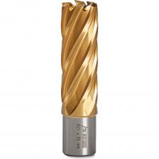 Корончатое сверло Cutrun из серии GOLD-LINE, рабочая длина 55 мм, диаметр сверла 21 мм, хвостовик Weldon19 (универсальный) (артикул HWG55L-12). Сверла изготовлены из высоколегированной стали специального типа HSS-XE, твердость режущих кромок (до 68 HRC). Имеют специальное покрытие Gold-Tech, увеличивающее износостойкость сверла. Имеет комбинированный хвостовик типа Universal/Weldon 19. Используется на магнитных и стационарных сверлильных станках. Сверла Cutrun разработаны и производятся по классическим немецким технологиям, на том же оборудовании, по тем же ISO и даже из тех же сталей. Поэтому они способны полностью заменить привычную европейскую оснастку (такую как корончатые сверла KARNASCH, корончатые сверла FEIN, корончатые сверла Rotabroach) и других производителей (таких как GTOOL, EUROBOOR) аналогичных типоразмеров. Они имеют сопоставимый ресурс, при этом стоимость выполнения отверстий даже выигрывает — за счет отсутствия переплаты за мировой бренд. Корончатое сверло Cutrun из серии GOLD-LINE, рабочая длина 55 мм, диаметр сверла 21 мм, хвостовик Weldon19 (универсальный) (артикул HWG55L-12). Сверла изготовлены из высоколегированной стали специального типа HSS-XE, твердость режущих кромок (до 68 HRC). Имеют специальное покрытие Gold-Tech, увеличивающее износостойкость сверла. Имеет комбинированный хвостовик типа Universal/Weldon 19. Используется на магнитных и стационарных сверлильных станках. Сверла Cutrun разработаны и производятся по классическим немецким технологиям, на том же оборудовании, по тем же ISO и даже из тех же сталей. Поэтому они способны полностью заменить привычную европейскую оснастку (такую как корончатые сверла KARNASCH, корончатые сверла FEIN, корончатые сверла Rotabroach) и других производителей (таких как GTOOL, EUROBOOR) аналогичных типоразмеров. Они имеют сопоставимый ресурс, при этом стоимость выполнения отверстий даже выигрывает — за счет отсутствия переплаты за мировой бренд.