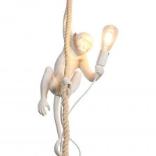 Подвесной потолочный светильник Балтийский Светлячок в виде обезьянки обладает не только забавным дизайном, но и высокой функциональностью. Он оснащен яркой лампой, которая обеспечивает комфортное освещение в комнате. Благодаря своей конструкции, светильник может использоваться для создания атмосферного света в спальне, гостиной, детской комнате. Главное его преимущество - это уникальный дизайн, который будет привлекать внимание и вызывать улыбки у всех, кто увидит его. Потолочный светильник сделан из экологических безвредных материалов: смола и каучук. Длина пеньковой веревки ручной работы 150см. Обезьянки особенно забавны и реалистичны, но несмотря на забавный облик, они адресованы умным интеллигентным людям с хорошим чувством юмора и умением видеть необычное в повседневности. Светильник уникальный, полезный и функциональный предмет декора и дорогой подарок самому себе и своим близким. Подвесной потолочный светильник Балтийский Светлячок в виде обезьянки обладает не только забавным дизайном, но и высокой функциональностью. Он оснащен яркой лампой, которая обеспечивает комфортное освещение в комнате. Благодаря своей конструкции, светильник может использоваться для создания атмосферного света в спальне, гостиной, детской комнате. Главное его преимущество - это уникальный дизайн, который будет привлекать внимание и вызывать улыбки у всех, кто увидит его. Потолочный светильник сделан из экологических безвредных материалов: смола и каучук. Длина пеньковой веревки ручной работы 150см. Обезьянки особенно забавны и реалистичны, но несмотря на забавный облик, они адресованы умным интеллигентным людям с хорошим чувством юмора и умением видеть необычное в повседневности. Светильник уникальный, полезный и функциональный предмет декора и дорогой подарок самому себе и своим близким.