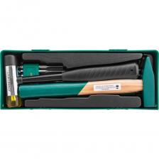 Набор молотков и выколоток представляет собой универсальный набор ударно-рычажного инструмента, который применяется для демонтажа крепежных деталей, таких как шпонки, шплинты, штифты и т.д. В комплект входит 13 инструментов. Широкая сфера применения: рубка конструкционной стали, нанесение меток на металлические поверхности, пробивание отверстий, выколачивание штифтов из гнёзд, изготовление пазов и канавок. Все инструменты выполнены из высококачественных материалов. Набор молотков и выколоток представляет собой универсальный набор ударно-рычажного инструмента, который применяется для демонтажа крепежных деталей, таких как шпонки, шплинты, штифты и т.д. В комплект входит 13 инструментов. Широкая сфера применения: рубка конструкционной стали, нанесение меток на металлические поверхности, пробивание отверстий, выколачивание штифтов из гнёзд, изготовление пазов и канавок. Все инструменты выполнены из высококачественных материалов.