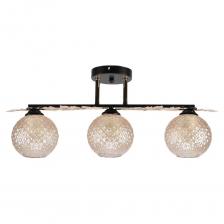 Люстра ЭкономСвет классическая 12144/3BK+FGD AMB представляет собой стильное и функциональное решение для освещения помещений. Она выполнена в классическом стиле с использованием черного и золотого цветов, что придает ей элегантный вид. Люстра оснащена тремя лампами с цоколем E27, что позволяет использовать различные типы ламп: накаливания, светодиодные или люминесцентные. Мощность каждой лампочки составляет 60 Вт, что обеспечивает достаточное освещение на площади до 7 квадратных метров. Конструкция люстры предусматривает крепление на планку, что упрощает установку. Плафоны из тонированного янтарного стекла направлены вниз, создавая мягкое и равномерное освещение. Металлическая арматура с глянцевой и матовой поверхностью добавляет изделию прочности и долговечности. Люстра ЭкономСвет классическая 12144/3BK+FGD AMB представляет собой стильное и функциональное решение для освещения помещений. Она выполнена в классическом стиле с использованием черного и золотого цветов, что придает ей элегантный вид. Люстра оснащена тремя лампами с цоколем E27, что позволяет использовать различные типы ламп: накаливания, светодиодные или люминесцентные. Мощность каждой лампочки составляет 60 Вт, что обеспечивает достаточное освещение на площади до 7 квадратных метров. Конструкция люстры предусматривает крепление на планку, что упрощает установку. Плафоны из тонированного янтарного стекла направлены вниз, создавая мягкое и равномерное освещение. Металлическая арматура с глянцевой и матовой поверхностью добавляет изделию прочности и долговечности.