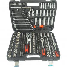 Набор инструментов Gigant DIY 216+2 предмета GDAS-218 - это надёжный инструмент для ремонта и обслуживания вашего автомобиля. Инструменты выполнены из высокопрочной CRV стали, что обеспечивает его надежность и долговечность, а также устойчивость к износу. Каждый предмет промаркирован, что облегчает поиск нужного инструмента в случае необходимости. В наборе представлены различные типы головок, бит и ключей, что позволяет использовать его для ремонта большинства моделей автомобилей. Посадочный квадрат составляет 3/8", 1/2" и 1/4", а тип головок — 6-гранные, 12-гранные, Е-профиль, короткие и глубокие. Набор поставляется в удобном, ударопрочном кейсе, оборудованном металлическими защелками для удобства транспортировки и хранения. Набор инструментов Gigant DIY 216+2 предмета GDAS-218 - это надёжный инструмент для ремонта и обслуживания вашего автомобиля. Инструменты выполнены из высокопрочной CRV стали, что обеспечивает его надежность и долговечность, а также устойчивость к износу. Каждый предмет промаркирован, что облегчает поиск нужного инструмента в случае необходимости. В наборе представлены различные типы головок, бит и ключей, что позволяет использовать его для ремонта большинства моделей автомобилей. Посадочный квадрат составляет 3/8", 1/2" и 1/4", а тип головок — 6-гранные, 12-гранные, Е-профиль, короткие и глубокие. Набор поставляется в удобном, ударопрочном кейсе, оборудованном металлическими защелками для удобства транспортировки и хранения.