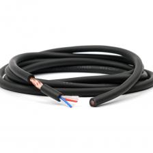 Симметричный микрофонный кабель для передачи аналоговых и цифровых аудиосигналов. Идеально подходит для внутрирэковой коммутации. Обладают высоким уровнем устойчивости к электромагнитным помехам. Кабель приятен и удобен при пайке и инсталляции. Микрофонный шнур состоит из двух проводников состоящих из тонких нитей диаметром 0.1 мм из чистой меди OFС (2х28*0.10 мм), изоляции из PVC в белом и синем цвете, общий диаметр проводника с изоляцией 1.3 мм. Для обеспечения защиты от помех кабель защищен витым экраном из чистой меди, покрывающим 80% всего кабеля. Внешняя оболочка микрофонного кабеля выполнена из эластичного гибкого материала PVC черного цвета RAL9005. Стандарт IEC 60332-1, разработан в Германии. Симметричный микрофонный кабель для передачи аналоговых и цифровых аудиосигналов. Идеально подходит для внутрирэковой коммутации. Обладают высоким уровнем устойчивости к электромагнитным помехам. Кабель приятен и удобен при пайке и инсталляции. Микрофонный шнур состоит из двух проводников состоящих из тонких нитей диаметром 0.1 мм из чистой меди OFС (2х28*0.10 мм), изоляции из PVC в белом и синем цвете, общий диаметр проводника с изоляцией 1.3 мм. Для обеспечения защиты от помех кабель защищен витым экраном из чистой меди, покрывающим 80% всего кабеля. Внешняя оболочка микрофонного кабеля выполнена из эластичного гибкого материала PVC черного цвета RAL9005. Стандарт IEC 60332-1, разработан в Германии.