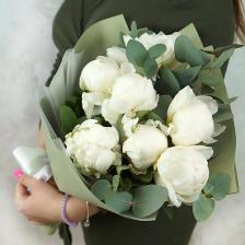 Букет живых цветов БУКЕТ МАРКЕТ ДАРИТЕ С УДОВОЛЬСТВИЕМ Букет из 7 белых пионов с листьями эвкалипта Букет живых цветов БУКЕТ МАРКЕТ ДАРИТЕ С УДОВОЛЬСТВИЕМ Букет из 7 белых пионов с листьями эвкалипта