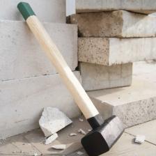 Кованая кувалда 5 кг в сборе С1005/2 Кованая кувалда 5 кг в сборе С1005/2