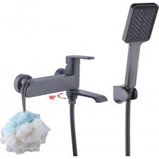 A3292-17 смеситель ванно-душевой с душевым гарнитуром оружейная сталь латунь, картридж D=35 мм излив: L=176 мм, поворотный, переключение потока аэратор: "без брызг" установочный комплект + ручная лейка: ABS пластик, 110x90 мм, 1 режим, оружейная сталь/серый держатель настенный: ABS пластик, оружейная сталь мочалка ключ для аэратора шланг: 1500 мм, оплётка сталь SUS304, оружейная сталь Смеситель предназначен для подачи воды в ванну, обеспечивает комфортное использование душа. Устанавливается на вертикальная поверхность. Имеет эргономичный дизайн и отлично впишется практически в любой интерьер ванной комнаты. Наличие аэратора обеспечить равномерный поток воды, а также ее относительное смягчение. A3292-17 смеситель ванно-душевой с душевым гарнитуром оружейная сталь латунь, картридж D=35 мм излив: L=176 мм, поворотный, переключение потока аэратор: "без брызг" установочный комплект + ручная лейка: ABS пластик, 110x90 мм, 1 режим, оружейная сталь/серый держатель настенный: ABS пластик, оружейная сталь мочалка ключ для аэратора шланг: 1500 мм, оплётка сталь SUS304, оружейная сталь Смеситель предназначен для подачи воды в ванну, обеспечивает комфортное использование душа. Устанавливается на вертикальная поверхность. Имеет эргономичный дизайн и отлично впишется практически в любой интерьер ванной комнаты. Наличие аэратора обеспечить равномерный поток воды, а также ее относительное смягчение.