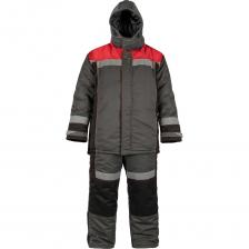 Куртка прямого силуэта.На полочках отрезные бочки с планкой из отделочной ткани черного цвета, в которых расположены верхние и нижние внутренние карманы.На центральной верхней части спинки настрочена светоотражающая полоса шириной 5 см.Рукав рубашечного покроя.На нижней части передней и задней половинок рукава настрочена светоотражающая полоса шириной 5 см.В нижней части рукава имеется трикотажная манжета. Капюшон отстегивающийся, крепится к куртке на молнию.Куртка застегивается на двух замковую молнию-трактор, верх молнии закрыт планкой на липучках.Полукомбинезон с отрезной грудкой по передней части и цельнокроеный по задней части.Верхняя часть полукомбинезона с отрезными бочками и планкой, в которых расположены внутренние карманы.На центральной части внизу настрочена светоотражающая полоса шириной 5 см.По линии талии задней половинки настрочена резинка для регулировки ширины. Застегивается полукомбинезон на молнию. Куртка прямого силуэта.На полочках отрезные бочки с планкой из отделочной ткани черного цвета, в которых расположены верхние и нижние внутренние карманы.На центральной верхней части спинки настрочена светоотражающая полоса шириной 5 см.Рукав рубашечного покроя.На нижней части передней и задней половинок рукава настрочена светоотражающая полоса шириной 5 см.В нижней части рукава имеется трикотажная манжета. Капюшон отстегивающийся, крепится к куртке на молнию.Куртка застегивается на двух замковую молнию-трактор, верх молнии закрыт планкой на липучках.Полукомбинезон с отрезной грудкой по передней части и цельнокроеный по задней части.Верхняя часть полукомбинезона с отрезными бочками и планкой, в которых расположены внутренние карманы.На центральной части внизу настрочена светоотражающая полоса шириной 5 см.По линии талии задней половинки настрочена резинка для регулировки ширины. Застегивается полукомбинезон на молнию.