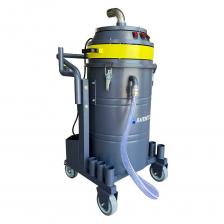 Мощный, надежный и продуманный до мелочей AVENTIZ IVC 80/36 OIL - этот промышленный пылесос станет вашим незаменимым помощником на производстве. Специально разработанный для работы в условиях интенсивной металлообработки, он эффективно справляется со сбором стружки, смешанной со смазочно-охлаждающими жидкостями, обеспечивая чистоту и порядок в цеху. Благодаря компактной конструкции и высокой производительности, устройство идеально подходит для узких рабочих зон, не занимая много места, но при этом демонстрируя выдающуюся мощность. Не упустите возможность повысить эффективность уборки — выберите решение, созданное для реальных производственных вызовов. Три независимых двигателя общей мощностью до 3600 Вт обеспечивают гибкость и высокую производительность. Вы можете включать один, два или все три мотора в зависимости от объема работ — это позволяет экономить энергию и продлевать срок службы оборудования. Прочный корпус из утолщенной мягкой стали выдерживает суровые условия цеха, а вместительные емкости — 80 литров для основного бака и 45 литров для сепаратора — минимизируют частоту опорожнения. Удобная ровная сливная труба и встроенный шланг позволяют быстро и без усилий удалять отработанную жидкость, экономя ваше время и силы. Поверьте, в качество — сделайте выбор в пользу надежности и долговечности уже сегодня. Повысьте производительность своего производства с пылесосом, который работает так же интенсивно, как и вы. Этот универсальный аппарат не просто убирает — он разделяет твердые и жидкие отходы, упрощая последующую утилизацию и повторное использование СОЖ. Расход воздуха 572 м?/ч гарантирует быструю и качественную очистку даже в самых загруженных зонах. Подходит для механической обработки металлов, где важны чистота, безопасность и бесперебойность процессов. Не ждите, пока стружка и масло станут проблемой — приобретите оборудование, которое решает задачи до того, как они возникнут. Мощный, надежный и продуманный до мелочей AVENTIZ IVC 80/36 OIL - этот промышленный пылесос станет вашим незаменимым помощником на производстве. Специально разработанный для работы в условиях интенсивной металлообработки, он эффективно справляется со сбором стружки, смешанной со смазочно-охлаждающими жидкостями, обеспечивая чистоту и порядок в цеху. Благодаря компактной конструкции и высокой производительности, устройство идеально подходит для узких рабочих зон, не занимая много места, но при этом демонстрируя выдающуюся мощность. Не упустите возможность повысить эффективность уборки — выберите решение, созданное для реальных производственных вызовов. Три независимых двигателя общей мощностью до 3600 Вт обеспечивают гибкость и высокую производительность. Вы можете включать один, два или все три мотора в зависимости от объема работ — это позволяет экономить энергию и продлевать срок службы оборудования. Прочный корпус из утолщенной мягкой стали выдерживает суровые условия цеха, а вместительные емкости — 80 литров для основного бака и 45 литров для сепаратора — минимизируют частоту опорожнения. Удобная ровная сливная труба и встроенный шланг позволяют быстро и без усилий удалять отработанную жидкость, экономя ваше время и силы. Поверьте, в качество — сделайте выбор в пользу надежности и долговечности уже сегодня. Повысьте производительность своего производства с пылесосом, который работает так же интенсивно, как и вы. Этот универсальный аппарат не просто убирает — он разделяет твердые и жидкие отходы, упрощая последующую утилизацию и повторное использование СОЖ. Расход воздуха 572 м?/ч гарантирует быструю и качественную очистку даже в самых загруженных зонах. Подходит для механической обработки металлов, где важны чистота, безопасность и бесперебойность процессов. Не ждите, пока стружка и масло станут проблемой — приобретите оборудование, которое решает задачи до того, как они возникнут.