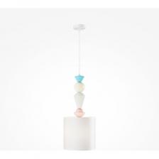 Серия Comforty – оригинальные подвесные и настольный светильники, выполненные в стилистике крафтового искусства. Само название переводится как «уютный, удобный» — это основная дизайнерская идея, реализованная с помощью интересного сочетания природных материалов. Цилиндрический тканевый абажур дополняется керамическими декоративными элементами, оформленными в пастельных тонах. Классический декор сделает такой светильник важной частью уютной жилой комнаты. Он подойдет для спальни или детской, дополнит комфортную гостиную или столовую. Яркие декоративные элементы оригинально дополняют белый цвет тканевого абажура – они станут интересным акцентом в классическом или современном интерьере. Настольный светильник снабжен устойчивым основанием. Серия Comforty – оригинальные подвесные и настольный светильники, выполненные в стилистике крафтового искусства. Само название переводится как «уютный, удобный» — это основная дизайнерская идея, реализованная с помощью интересного сочетания природных материалов. Цилиндрический тканевый абажур дополняется керамическими декоративными элементами, оформленными в пастельных тонах. Классический декор сделает такой светильник важной частью уютной жилой комнаты. Он подойдет для спальни или детской, дополнит комфортную гостиную или столовую. Яркие декоративные элементы оригинально дополняют белый цвет тканевого абажура – они станут интересным акцентом в классическом или современном интерьере. Настольный светильник снабжен устойчивым основанием.