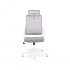 Кресло UTFC EPIK P-700 PLW TW69-128 серый ПУ-00030438 сочетает в себе современный стиль и функциональность, обеспечивая комфорт и удобство в использовании. Обивка из ткани и сетки создает приятные тактильные ощущения и обеспечивает хорошую вентиляцию, что особенно важно при длительном использовании. Пластиковая крестовина и подлокотники делают конструкцию легкой и прочной, выдерживающей нагрузку до 120 кг. Кресло оснащено подъемным механизмом и механизмом вращения, что позволяет легко регулировать высоту сиденья в диапазоне от 460 до 560 мм. Механизм качания и поясничный упор способствуют поддержанию правильной осанки, а наличие подголовника обеспечивает дополнительный комфорт. Кресло не требует сборки и готово к использованию сразу после покупки. С габаритами 1300х680х620 мм и весом 15,3 кг, оно легко впишется в любой современный интерьер. Кресло UTFC EPIK P-700 PLW TW69-128 серый ПУ-00030438 сочетает в себе современный стиль и функциональность, обеспечивая комфорт и удобство в использовании. Обивка из ткани и сетки создает приятные тактильные ощущения и обеспечивает хорошую вентиляцию, что особенно важно при длительном использовании. Пластиковая крестовина и подлокотники делают конструкцию легкой и прочной, выдерживающей нагрузку до 120 кг. Кресло оснащено подъемным механизмом и механизмом вращения, что позволяет легко регулировать высоту сиденья в диапазоне от 460 до 560 мм. Механизм качания и поясничный упор способствуют поддержанию правильной осанки, а наличие подголовника обеспечивает дополнительный комфорт. Кресло не требует сборки и готово к использованию сразу после покупки. С габаритами 1300х680х620 мм и весом 15,3 кг, оно легко впишется в любой современный интерьер.