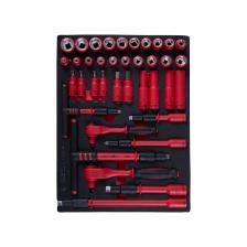 Набор торцевых диэлектрических головок с принадлежностями KING TONY 1/4", 3/8", шестигранные, 5-19 мм, ложемент, 38 предметов 9-55VE01MRV используется для профессиональных работ с крепежом. Находит применение на станциях технического обслуживания автомобилей (СТО), в автосервисах, автомастерских, промышленности. Инструменты выполнены из высококачественной хромованадиевой стали, что обеспечивает прочность и долговечность. Диэлектрическое покрытие инструмента обеспечивает соответствие требованиям норм безопасности по стандарту VDE. Инструмент имеет соответствующую маркировку и сертификат качества IEC 60900:2012 для работы под напряжением до 1000 В переменного тока и до 1500 В постоянного тока. Ложемент выполнен из качественного материала EVA – это легкий, прочный, эластичный и упругий материал, обладающий хорошими амортизирующими свойствами, устойчивый к маслам и растворителям, при деформации возвращает прежнюю форму. Размер ложемента адаптирован для размещения на полке инструментальной тележки. Набор торцевых диэлектрических головок с принадлежностями KING TONY 1/4", 3/8", шестигранные, 5-19 мм, ложемент, 38 предметов 9-55VE01MRV используется для профессиональных работ с крепежом. Находит применение на станциях технического обслуживания автомобилей (СТО), в автосервисах, автомастерских, промышленности. Инструменты выполнены из высококачественной хромованадиевой стали, что обеспечивает прочность и долговечность. Диэлектрическое покрытие инструмента обеспечивает соответствие требованиям норм безопасности по стандарту VDE. Инструмент имеет соответствующую маркировку и сертификат качества IEC 60900:2012 для работы под напряжением до 1000 В переменного тока и до 1500 В постоянного тока. Ложемент выполнен из качественного материала EVA – это легкий, прочный, эластичный и упругий материал, обладающий хорошими амортизирующими свойствами, устойчивый к маслам и растворителям, при деформации возвращает прежнюю форму. Размер ложемента адаптирован для размещения на полке инструментальной тележки.