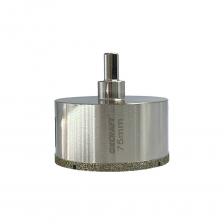 Коронка алмазная по керамограниту и керамике с центрирующим сверлом OXCRAFT 75 мм используется совместно с дрелью для сверления отверстий в кафеле, стекле, в изделиях из керамики и керамогранита. максимальная глубина сверления: 40 мм с центральным сверлом по стеклу для сверления керамики диаметр. 9,5 мм круглый хвостовик с 3 кромками высота режущей кромки 6 мм лазерная печать логотипа и размера на корпусе Коронка алмазная по керамограниту и керамике с центрирующим сверлом OXCRAFT 75 мм используется совместно с дрелью для сверления отверстий в кафеле, стекле, в изделиях из керамики и керамогранита. максимальная глубина сверления: 40 мм с центральным сверлом по стеклу для сверления керамики диаметр. 9,5 мм круглый хвостовик с 3 кромками высота режущей кромки 6 мм лазерная печать логотипа и размера на корпусе