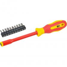 Отвёртка диэлектрическая с набором бит типа Т2 предназначена для закручивания и откручивания винтов и шурупов с прямым или крестообразным шлицем в соответствии с типом и номером шлицев. Допускается использование под напряжением до 1000 В. Отличительной чертой типа Т2 является материал рукояток - двухкомпонентная термопластичная резина: PP + TVP. Для работ под напряжением до 1000 В Сталь стержня и бит - SVCM Твердость стали - 57+-2 HRC Специальная трехсекционная форма рукоятки позволяет снизить усталость при длительной работе Материал рукояток TPV + PP предотвращает скольжение, имеет стойкость к износу и перепадам температуры, а также устойчивость к воздействию химических веществ Двойной слой изоляции Конструктивное отверстие в рукоятке отвертки для возможного усиления крутящего момента Граненая форма рукоятки, не позволяющая отвертке скатываться с наклонной поверхности Отвёртка диэлектрическая с набором бит типа Т2 предназначена для закручивания и откручивания винтов и шурупов с прямым или крестообразным шлицем в соответствии с типом и номером шлицев. Допускается использование под напряжением до 1000 В. Отличительной чертой типа Т2 является материал рукояток - двухкомпонентная термопластичная резина: PP + TVP. Для работ под напряжением до 1000 В Сталь стержня и бит - SVCM Твердость стали - 57+-2 HRC Специальная трехсекционная форма рукоятки позволяет снизить усталость при длительной работе Материал рукояток TPV + PP предотвращает скольжение, имеет стойкость к износу и перепадам температуры, а также устойчивость к воздействию химических веществ Двойной слой изоляции Конструктивное отверстие в рукоятке отвертки для возможного усиления крутящего момента Граненая форма рукоятки, не позволяющая отвертке скатываться с наклонной поверхности