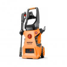 Мойка высокого давления КРАТОН HPW-2000ME 3 20 01 011 представляет собой надежное устройство для бытового использования, обладающее мощностью 2 кВт и производительностью 390 литров в час. Она предназначена для ухода за велосипедами и садовым инвентарем, что делает ее отличным выбором для владельцев частных домов и дач. Работает от стандартной сети 220 В, обеспечивая максимальное рабочее давление в 16 бар. Корпус и помпа изготовлены из пластика, что делает устройство легким и удобным в транспортировке, вес составляет всего 8,3 кг. Максимальная температура воды на входе и выходе составляет 50 °С, что позволяет эффективно удалять загрязнения. Устройство не поддерживает подогрев воды и забор из бочки, но это компенсируется простотой использования и надежностью конструкции. Дополнительные характеристики: Уровень звукового давления (шума) 89 дБ Полное среднеквадратичное значение кор- ректированного виброускорения 2,1 м / c 2 Максимальная высота всасывания 1,0 м Мойка высокого давления КРАТОН HPW-2000ME 3 20 01 011 представляет собой надежное устройство для бытового использования, обладающее мощностью 2 кВт и производительностью 390 литров в час. Она предназначена для ухода за велосипедами и садовым инвентарем, что делает ее отличным выбором для владельцев частных домов и дач. Работает от стандартной сети 220 В, обеспечивая максимальное рабочее давление в 16 бар. Корпус и помпа изготовлены из пластика, что делает устройство легким и удобным в транспортировке, вес составляет всего 8,3 кг. Максимальная температура воды на входе и выходе составляет 50 °С, что позволяет эффективно удалять загрязнения. Устройство не поддерживает подогрев воды и забор из бочки, но это компенсируется простотой использования и надежностью конструкции. Дополнительные характеристики: Уровень звукового давления (шума) 89 дБ Полное среднеквадратичное значение кор- ректированного виброускорения 2,1 м / c 2 Максимальная высота всасывания 1,0 м