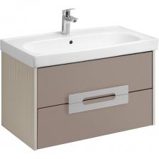 Тумба под раковину AQUATON «Ар-Деко 65» — кашемир, 2 ящика (1A291401DD6E0) Элегантная и продуманная тумба для тех, кто ценит стиль и комфорт в ванной. Коллекция «Ар-Деко» подчёркивает изящество форм: фрезерованные детали, массивные хромированные ручки и качественная отделка создают благородный образ, а функциональная начинка делает повседневную жизнь удобнее. Описание Стиль: Ар-Деко — сочетание роскоши и утончённой простоты. Цвет: кашемир — мягкий, тёплый нейтральный оттенок, легко сочетается с разной отделкой. Корпус: высококачественная МДФ, покрытая матовой плёнкой для стойкости и приятной тактильности. Декор: вертикальная фрезеровка на боковинах визуально удлиняет силуэт и придаёт изделию лёгкость и элегантность. Что внутри и в комплекте Два вместительных выдвижных ящика с эргономичной организацией пространства — можно настроить под свои нужды. Ручки: выразительные хромированные, подчёркивающие характер коллекции. Направляющие с доводчиками — плавное и бесшумное закрывание. В комплекте: раковина Santek «Нео Классик» — готовый аккуратный комплект для установки. Почему стоит выбрать эту тумбу Эстетика и практичность: фрезеровка и ручки делают тумбу предметом интерьера, а внутреннее пространство — удобным для хранения. Надёжные механизмы: доводчики и качественные направляющие гарантируют долгую и тихую эксплуатацию. Универсальность: кашемир и лаконичная форма подойдут как к классическим, так и к современным решениям ванной комнаты. Тумба под раковину AQUATON «Ар-Деко 65» — кашемир, 2 ящика (1A291401DD6E0) Элегантная и продуманная тумба для тех, кто ценит стиль и комфорт в ванной. Коллекция «Ар-Деко» подчёркивает изящество форм: фрезерованные детали, массивные хромированные ручки и качественная отделка создают благородный образ, а функциональная начинка делает повседневную жизнь удобнее. Описание Стиль: Ар-Деко — сочетание роскоши и утончённой простоты. Цвет: кашемир — мягкий, тёплый нейтральный оттенок, легко сочетается с разной отделкой. Корпус: высококачественная МДФ, покрытая матовой плёнкой для стойкости и приятной тактильности. Декор: вертикальная фрезеровка на боковинах визуально удлиняет силуэт и придаёт изделию лёгкость и элегантность. Что внутри и в комплекте Два вместительных выдвижных ящика с эргономичной организацией пространства — можно настроить под свои нужды. Ручки: выразительные хромированные, подчёркивающие характер коллекции. Направляющие с доводчиками — плавное и бесшумное закрывание. В комплекте: раковина Santek «Нео Классик» — готовый аккуратный комплект для установки. Почему стоит выбрать эту тумбу Эстетика и практичность: фрезеровка и ручки делают тумбу предметом интерьера, а внутреннее пространство — удобным для хранения. Надёжные механизмы: доводчики и качественные направляющие гарантируют долгую и тихую эксплуатацию. Универсальность: кашемир и лаконичная форма подойдут как к классическим, так и к современным решениям ванной комнаты.