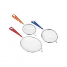 Набор сит КОШКИН ДОМ 3 шт, нержавеющая сталь 50-14-003 предназначено для приготовления пищи. Эргономичная рукоятка удобно лежит в руке. Выполнено из прочного материала, за счет чего отличается долгим сроком службы. Дает возможность с легкостью просеять и перерыхлить муку, сахарную пудру и другие сыпучие продукты. Набор сит КОШКИН ДОМ 3 шт, нержавеющая сталь 50-14-003 предназначено для приготовления пищи. Эргономичная рукоятка удобно лежит в руке. Выполнено из прочного материала, за счет чего отличается долгим сроком службы. Дает возможность с легкостью просеять и перерыхлить муку, сахарную пудру и другие сыпучие продукты.