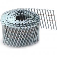 Оцинкованный барабанный гвоздь CNW 31/70 BKRI cnk – это прочный и долговечный крепежный элемент, разработанный для быстрого и надежного соединения деревянных конструкций. Главное преимущество этого гвоздя – специальное цинковое покрытие, которое защищает его от коррозии и негативного воздействия внешней среды, что увеличивает срок службы крепежа, особенно в условиях повышенной влажности и перепадов температур. Кольцевая накатка идеально подходит для самых ответственных и требовательных задач.Сферы применения:Монтаж кровельных систем: крепление деревянных элементов кровли, обрешетки и стропильных систем.Фасадные работы: установка деревянных облицовочных панелей, сайдинга и наружной отделки зданий.Изготовление заборов и ограждений: надежное крепление деревянных секций, устойчивое к осадкам и влаге.Производство тары: сборка ящиков и поддонов для эксплуатации в сложных условиях хранения и транспортировки.Каркасное строительство: соединение деревянных элементов в домах, хозяйственных постройках и быстровозводимых конструкциях.ForEst – крупнейший российский производитель крепежа, с более чем 30-летним опытом работы на российском рынке. Собственные производственные мощности в России обеспечивают соответствие продукции высочайшим национальным и международным стандартам качества, а современные технологии, передовое оборудование и строгий контроль качества позволяют выпускать широкий ассортимент продукции, отличающейся долговечностью, надежностью и инновационными решениями. Оцинкованный барабанный гвоздь CNW 31/70 BKRI cnk – это прочный и долговечный крепежный элемент, разработанный для быстрого и надежного соединения деревянных конструкций. Главное преимущество этого гвоздя – специальное цинковое покрытие, которое защищает его от коррозии и негативного воздействия внешней среды, что увеличивает срок службы крепежа, особенно в условиях повышенной влажности и перепадов температур. Кольцевая накатка идеально подходит для самых ответственных и требовательных задач.Сферы применения:Монтаж кровельных систем: крепление деревянных элементов кровли, обрешетки и стропильных систем.Фасадные работы: установка деревянных облицовочных панелей, сайдинга и наружной отделки зданий.Изготовление заборов и ограждений: надежное крепление деревянных секций, устойчивое к осадкам и влаге.Производство тары: сборка ящиков и поддонов для эксплуатации в сложных условиях хранения и транспортировки.Каркасное строительство: соединение деревянных элементов в домах, хозяйственных постройках и быстровозводимых конструкциях.ForEst – крупнейший российский производитель крепежа, с более чем 30-летним опытом работы на российском рынке. Собственные производственные мощности в России обеспечивают соответствие продукции высочайшим национальным и международным стандартам качества, а современные технологии, передовое оборудование и строгий контроль качества позволяют выпускать широкий ассортимент продукции, отличающейся долговечностью, надежностью и инновационными решениями.