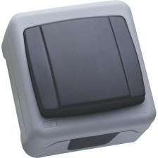 Влагозащитный переключатель проходной MAKEL 36064105 IP55 накладной одноклавишный применяется в жилых и административных зданиях и помещениях с необходимостью переключения электрических цепей, например, при организации управления одним источником света из двух разных мест. Высокая степень защиты IP 55 защищает от попадания внутрь изделия воды и пыли, что позволяет устанавливать выключатель на улице или в бане. Соответствует всем нормам техники безопасности. Установка открытая (накладная), переключатель имеет быстрозажимные (пружинные) контакты. Влагозащитный переключатель проходной MAKEL 36064105 IP55 накладной одноклавишный применяется в жилых и административных зданиях и помещениях с необходимостью переключения электрических цепей, например, при организации управления одним источником света из двух разных мест. Высокая степень защиты IP 55 защищает от попадания внутрь изделия воды и пыли, что позволяет устанавливать выключатель на улице или в бане. Соответствует всем нормам техники безопасности. Установка открытая (накладная), переключатель имеет быстрозажимные (пружинные) контакты.