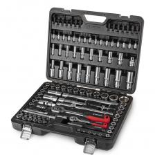 Набор профессионального ручного инструмента из 108 предметов с присоединительным квадратом 1/2" и 1/4" для технического обслуживания и ремонта автотранспорта, техники и оборудования. В комплект входят 2 свечные головки: 16 и 21 мм. Торцевые головки и аксессуары изготовлены из износостойкой закаленной хромованадиевой стали CrV. Биты и вставки — из стали S2 с повышенной устойчивостью к истиранию. Трещотки оснащены надежным 45-зубцовым механизмом с храповым колесом из хромомолибденовой стали CrMo и двухкомпонентной маслобензостойкой ручкой. Набор включает в себя широкий диапазон размеров торцевых головок из 63 предметов, включая головки с Е-профилем. Поставляется в удобном кейсе из ударопрочного пластика с металлическими замками. Размеры кейса — 415x105x340 мм. Набор профессионального ручного инструмента из 108 предметов с присоединительным квадратом 1/2" и 1/4" для технического обслуживания и ремонта автотранспорта, техники и оборудования. В комплект входят 2 свечные головки: 16 и 21 мм. Торцевые головки и аксессуары изготовлены из износостойкой закаленной хромованадиевой стали CrV. Биты и вставки — из стали S2 с повышенной устойчивостью к истиранию. Трещотки оснащены надежным 45-зубцовым механизмом с храповым колесом из хромомолибденовой стали CrMo и двухкомпонентной маслобензостойкой ручкой. Набор включает в себя широкий диапазон размеров торцевых головок из 63 предметов, включая головки с Е-профилем. Поставляется в удобном кейсе из ударопрочного пластика с металлическими замками. Размеры кейса — 415x105x340 мм.
