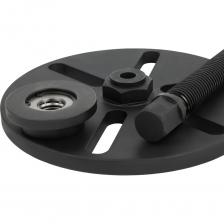 Съемник ступицы универсальный для грузовиков WIEDERKRAFT WDK-216312 изготовлен из Cr-Mo стали, благодаря чему способен выдерживать высокие нагрузки. Специнструмент применяется для снятия ступицы передней оси грузовых автомобилей марок MAN. Инструмент имеет фосфатное покрытие, обеспечивающее стойкость к коррозии, различным загрязнениям, маслу и высоким температурам. Использование съемника вместе с пневмогайковертом позволит упростить процесс работы и ускорить время выполнения. Используется с ключом 46 мм. Съемник ступицы универсальный для грузовиков WIEDERKRAFT WDK-216312 изготовлен из Cr-Mo стали, благодаря чему способен выдерживать высокие нагрузки. Специнструмент применяется для снятия ступицы передней оси грузовых автомобилей марок MAN. Инструмент имеет фосфатное покрытие, обеспечивающее стойкость к коррозии, различным загрязнениям, маслу и высоким температурам. Использование съемника вместе с пневмогайковертом позволит упростить процесс работы и ускорить время выполнения. Используется с ключом 46 мм.