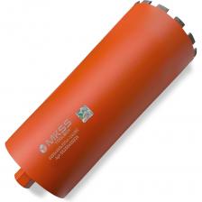 Алмазные коронки ArmBeton предназначены для мокрого сверления армированного бетона, бетона, кирпича.Используются совместно с буровыми установками и дрелями алмазного сверления.Рифлёные сегменты, закрепленные при помощи лазерной наварки, обеспечивают быстрое сверление и имеют высокий ресурс.Значительное содержание и качество алмаза позволяют выдерживать длительные нагрузки без потери режущих характеристик. Алмазные коронки ArmBeton предназначены для мокрого сверления армированного бетона, бетона, кирпича.Используются совместно с буровыми установками и дрелями алмазного сверления.Рифлёные сегменты, закрепленные при помощи лазерной наварки, обеспечивают быстрое сверление и имеют высокий ресурс.Значительное содержание и качество алмаза позволяют выдерживать длительные нагрузки без потери режущих характеристик.