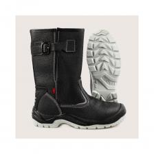 Подошва двухслойная ПУ-ТПУ - маслобензостойкая (МБС), кислотощелочестойкая (КЩС), устойчива к воздействию агрессивной среды - масел, нефтепродуктов, щелочей концентрациями до 20%. Промежуточный слой из полиуретана обладает амортизирующими свойствами, гасит ударные нагрузки, а также придает обуви легкость, комфортность и повышенные теплозащитные свойства. Ходовой слой изготовлен из износостойкого термопластичного полиуретана ТПУ с улучшенным сопротивлением скольжению, обладающего стойкостью к деформациям и стиранию.Объемная колодка специальной конструкции дает возможность работать целый день, не испытывая дискомфорта и усталости. Подошва двухслойная ПУ-ТПУ - маслобензостойкая (МБС), кислотощелочестойкая (КЩС), устойчива к воздействию агрессивной среды - масел, нефтепродуктов, щелочей концентрациями до 20%. Промежуточный слой из полиуретана обладает амортизирующими свойствами, гасит ударные нагрузки, а также придает обуви легкость, комфортность и повышенные теплозащитные свойства. Ходовой слой изготовлен из износостойкого термопластичного полиуретана ТПУ с улучшенным сопротивлением скольжению, обладающего стойкостью к деформациям и стиранию.Объемная колодка специальной конструкции дает возможность работать целый день, не испытывая дискомфорта и усталости.