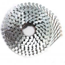 Оцинкованный барабанный гвоздь CNW 25/70 BKSCH cnk – это прочный и долговечный крепежный элемент, разработанный для быстрого и надежного соединения деревянных конструкций. Главное преимущество этого гвоздя – специальное цинковое покрытие, которое защищает его от коррозии и негативного воздействия внешней среды, что увеличивает срок службы крепежа, особенно в условиях повышенной влажности и перепадов температур. Винтовая накатка идеально подходит для самых ответственных и требовательных задач.Сферы применения:Монтаж кровельных систем: крепление деревянных элементов кровли, обрешетки и стропильных систем.Фасадные работы: установка деревянных облицовочных панелей, сайдинга и наружной отделки зданий.Изготовление заборов и ограждений: надежное крепление деревянных секций, устойчивое к осадкам и влаге.Производство тары: сборка ящиков и поддонов для эксплуатации в сложных условиях хранения и транспортировки.Каркасное строительство: соединение деревянных элементов в домах, хозяйственных постройках и быстровозводимых конструкциях.ForEst – крупнейший российский производитель крепежа, с более чем 30-летним опытом работы на российском рынке. Собственные производственные мощности в России обеспечивают соответствие продукции высочайшим национальным и международным стандартам качества, а современные технологии, передовое оборудование и строгий контроль качества позволяют выпускать широкий ассортимент продукции, отличающейся долговечностью, надежностью и инновационными решениями. Оцинкованный барабанный гвоздь CNW 25/70 BKSCH cnk – это прочный и долговечный крепежный элемент, разработанный для быстрого и надежного соединения деревянных конструкций. Главное преимущество этого гвоздя – специальное цинковое покрытие, которое защищает его от коррозии и негативного воздействия внешней среды, что увеличивает срок службы крепежа, особенно в условиях повышенной влажности и перепадов температур. Винтовая накатка идеально подходит для самых ответственных и требовательных задач.Сферы применения:Монтаж кровельных систем: крепление деревянных элементов кровли, обрешетки и стропильных систем.Фасадные работы: установка деревянных облицовочных панелей, сайдинга и наружной отделки зданий.Изготовление заборов и ограждений: надежное крепление деревянных секций, устойчивое к осадкам и влаге.Производство тары: сборка ящиков и поддонов для эксплуатации в сложных условиях хранения и транспортировки.Каркасное строительство: соединение деревянных элементов в домах, хозяйственных постройках и быстровозводимых конструкциях.ForEst – крупнейший российский производитель крепежа, с более чем 30-летним опытом работы на российском рынке. Собственные производственные мощности в России обеспечивают соответствие продукции высочайшим национальным и международным стандартам качества, а современные технологии, передовое оборудование и строгий контроль качества позволяют выпускать широкий ассортимент продукции, отличающейся долговечностью, надежностью и инновационными решениями.