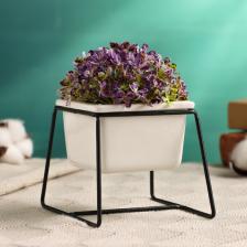 Горшок для цветов «Куб», 200 мл, 8.8x7.5x5.6 см, керамический, на чёрной металлической подставке, белый Горшок для цветов «Куб», 200 мл, 8.8x7.5x5.6 см, керамический, на чёрной металлической подставке, белый