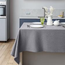 Скатерть Волшебная Ночь размером 165х200 см в цвете базальт станет отличным дополнением для стола благодаря своему классическому стилю и однотонному дизайну. Изготовленная из рогожки, она обладает прочностью и долговечностью, что делает ее идеальным выбором для повседневного использования. Прямоугольная форма и серый цвет скатерти позволяют легко вписать ее в любой интерьер, придавая ему элегантность и сдержанность. Она проста в уходе и легко моется, что обеспечивает удобство в использовании. Скатерть поставляется в индивидуальной упаковке, что сохраняет ее в идеальном состоянии до момента использования. Вес изделия составляет 1.070 кг, что говорит о ее плотности и качестве. Скатерть Волшебная Ночь размером 165х200 см в цвете базальт станет отличным дополнением для стола благодаря своему классическому стилю и однотонному дизайну. Изготовленная из рогожки, она обладает прочностью и долговечностью, что делает ее идеальным выбором для повседневного использования. Прямоугольная форма и серый цвет скатерти позволяют легко вписать ее в любой интерьер, придавая ему элегантность и сдержанность. Она проста в уходе и легко моется, что обеспечивает удобство в использовании. Скатерть поставляется в индивидуальной упаковке, что сохраняет ее в идеальном состоянии до момента использования. Вес изделия составляет 1.070 кг, что говорит о ее плотности и качестве.