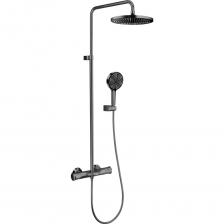 Душевая система из серии DOUBLE H — истинное воплощение стиля и функциональности, надежное дополнение к Вашему душевому пространству. Лаконичный внешний вид и простота обращения - непременно придутся по вкусу. Прогрессивный терморегулятор TermPro для поддержания комфортной температуры душевых систем - обеспечивает плавную и точную регулировку температуры и напора воды без лишнего перерасхода. Функция Start/Stop - фиксирует выбранный напор и температуру струи одним движением. Комфортная высота верхнего душа (с возможностью регулировки) обеспечивает удобство и приятные ощущения во время ежедневных гигиенических процедур. Плавно работающий девиатор позволит настроить поток воды под индивидуальные предпочтения в любом из 3х направлений. 3 потока (включая встроенный излив); латунь / нержавеющая сталь; управление TermPro SS с поворотным девиатором; телескопическая штанга из нержавеющей стали; гибкий шланг Anti-twist PVC 1,5м в цвет корпуса; душевые лейки из термостойкого ABS с технологией Easy-clean для легкой очистки от накипи; верх.диск ?255 мм, ручной душ - 3 режима; стандарт подключения 3/4-1/2``; палитра: хром, матовый белый, матовый черный, gun metal. Фабрика MILLEAU использует передовые технологии и высококачественные материалы для производства смесителей и душевых систем, обеспечивая высокое качество, долгий срок службы и безопасность продукции. Душевая система из серии DOUBLE H — истинное воплощение стиля и функциональности, надежное дополнение к Вашему душевому пространству. Лаконичный внешний вид и простота обращения - непременно придутся по вкусу. Прогрессивный терморегулятор TermPro для поддержания комфортной температуры душевых систем - обеспечивает плавную и точную регулировку температуры и напора воды без лишнего перерасхода. Функция Start/Stop - фиксирует выбранный напор и температуру струи одним движением. Комфортная высота верхнего душа (с возможностью регулировки) обеспечивает удобство и приятные ощущения во время ежедневных гигиенических процедур. Плавно работающий девиатор позволит настроить поток воды под индивидуальные предпочтения в любом из 3х направлений. 3 потока (включая встроенный излив); латунь / нержавеющая сталь; управление TermPro SS с поворотным девиатором; телескопическая штанга из нержавеющей стали; гибкий шланг Anti-twist PVC 1,5м в цвет корпуса; душевые лейки из термостойкого ABS с технологией Easy-clean для легкой очистки от накипи; верх.диск ?255 мм, ручной душ - 3 режима; стандарт подключения 3/4-1/2``; палитра: хром, матовый белый, матовый черный, gun metal. Фабрика MILLEAU использует передовые технологии и высококачественные материалы для производства смесителей и душевых систем, обеспечивая высокое качество, долгий срок службы и безопасность продукции.