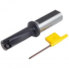 Сверло корпусное по металлу со сменными пластинами TCAP 16R 3D ACCKee. Многофункциональное сверло с сменной пластиной предназначено для сверления и растачивания отверстий. Оно отличается от обычных свёрл наличием одной большой пластины с режущей кромкой, которая перекрывает как центральную, так и периферийную части. Сверло корпусное по металлу со сменными пластинами TCAP 16R 3D ACCKee. Многофункциональное сверло с сменной пластиной предназначено для сверления и растачивания отверстий. Оно отличается от обычных свёрл наличием одной большой пластины с режущей кромкой, которая перекрывает как центральную, так и периферийную части.