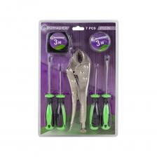 Набор инструментов от бренда POMAGIER включает 7 предметов, идеально подходящих для слесарных и столярных монтажных работ. Этот универсальный набор разработан для использования в доме, на даче и в гараже.Отвертки:2 шлицевые: SL4.5x100 мм, SL3.8x75 мм2 крестовые: PH4.5x100 мм, PH3.8x75 ммИзготовлены из высококачественной стали S2 для прочности и устойчивости к износу.Эргономичные ручки для комфортного использования.Гейферный зажим:Длина: 250 мм, максимальный захват: 25 ммИзготовлен из прочной хромованадиевой стали (CrV).Удобство использования и надежная фиксация с возможностью регулировки ширины захвата.Изолента ПВХ:Размер: 3 м х 18 ммИдеально подходит для изоляции электрических соединений, временного крепления или маркировки.Рулетка:Длина: 3 метраОбеспечивает точные измерения расстояний и размеров.Универсальность: Подходит для мелкого ремонта и профессиональных строительных работ.Удобная упаковка: Блистеры обеспечивают защиту и удобное хранение.Набор инструментов POMAGIER — это идеальное решение для широкого спектра задач, обеспечивая надежность и комфорт в работе. Набор инструментов от бренда POMAGIER включает 7 предметов, идеально подходящих для слесарных и столярных монтажных работ. Этот универсальный набор разработан для использования в доме, на даче и в гараже.Отвертки:2 шлицевые: SL4.5x100 мм, SL3.8x75 мм2 крестовые: PH4.5x100 мм, PH3.8x75 ммИзготовлены из высококачественной стали S2 для прочности и устойчивости к износу.Эргономичные ручки для комфортного использования.Гейферный зажим:Длина: 250 мм, максимальный захват: 25 ммИзготовлен из прочной хромованадиевой стали (CrV).Удобство использования и надежная фиксация с возможностью регулировки ширины захвата.Изолента ПВХ:Размер: 3 м х 18 ммИдеально подходит для изоляции электрических соединений, временного крепления или маркировки.Рулетка:Длина: 3 метраОбеспечивает точные измерения расстояний и размеров.Универсальность: Подходит для мелкого ремонта и профессиональных строительных работ.Удобная упаковка: Блистеры обеспечивают защиту и удобное хранение.Набор инструментов POMAGIER — это идеальное решение для широкого спектра задач, обеспечивая надежность и комфорт в работе.