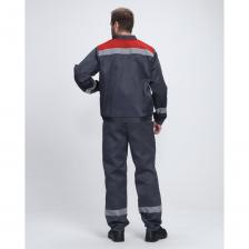 Рабочий костюм «Легион-1 СОП», состоящий из двух предметов (рабочая мужская куртка на пуговицах и рабочие брюки), оснащен широкими светоотражающими полосами 50 мм для безопасной работы в местах с плохим освещением. Благодаря усилению плечевого и шагового шва, а также усилительным накладкам в области колен и локтей униформа отличается повышенной надежностью, износостойкостью и длительным периодом эксплуатации. Костюм рабочий изготовлен по ГОСТ, с изнаночной стороны брюк и куртки расположены этикетки для указания ФИО. Летняя рабочая куртка прямого кроя с регулировкой по объему на поясе не стесняет движения, очень удобна в работе. Для хранения записей предусмотрен нагрудный карман с лентой для фиксации бейджа и отделением под ручку. Рабочие брюки с карманами застегиваются на пуговицы, а также могут фиксироваться ремнем для дополнительного удобства. Рабочий костюм «Легион-1 СОП», состоящий из двух предметов (рабочая мужская куртка на пуговицах и рабочие брюки), оснащен широкими светоотражающими полосами 50 мм для безопасной работы в местах с плохим освещением. Благодаря усилению плечевого и шагового шва, а также усилительным накладкам в области колен и локтей униформа отличается повышенной надежностью, износостойкостью и длительным периодом эксплуатации. Костюм рабочий изготовлен по ГОСТ, с изнаночной стороны брюк и куртки расположены этикетки для указания ФИО. Летняя рабочая куртка прямого кроя с регулировкой по объему на поясе не стесняет движения, очень удобна в работе. Для хранения записей предусмотрен нагрудный карман с лентой для фиксации бейджа и отделением под ручку. Рабочие брюки с карманами застегиваются на пуговицы, а также могут фиксироваться ремнем для дополнительного удобства.